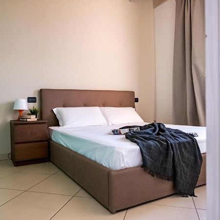 Ferienwohnung Residenza Oleandro Desenzano del Garda Exterior foto