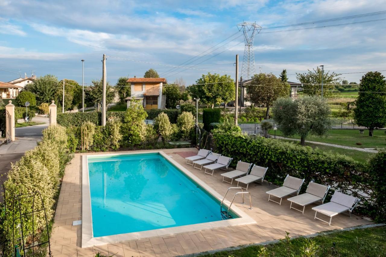 Ferienwohnung Residenza Oleandro Desenzano del Garda Exterior foto