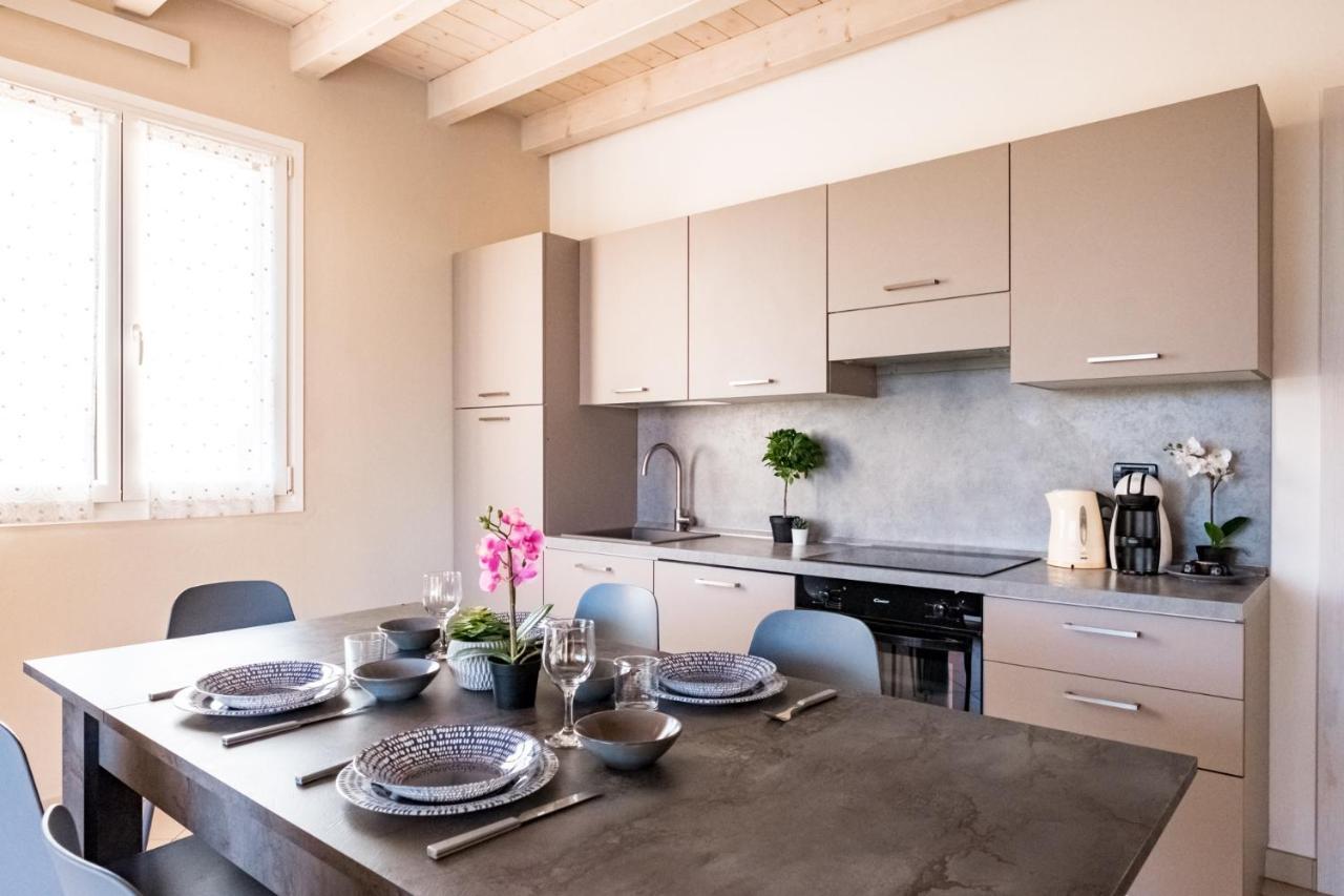 Ferienwohnung Residenza Oleandro Desenzano del Garda Exterior foto