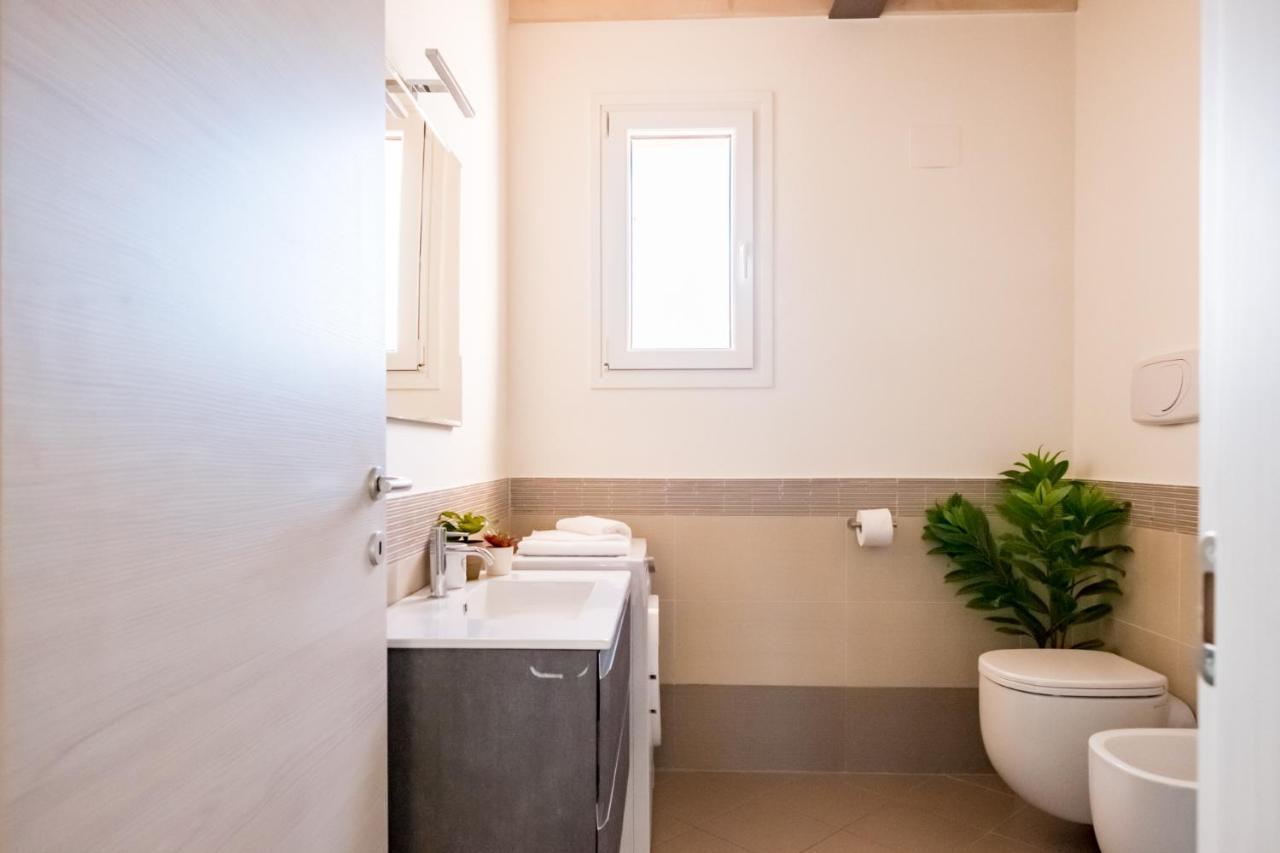 Ferienwohnung Residenza Oleandro Desenzano del Garda Exterior foto