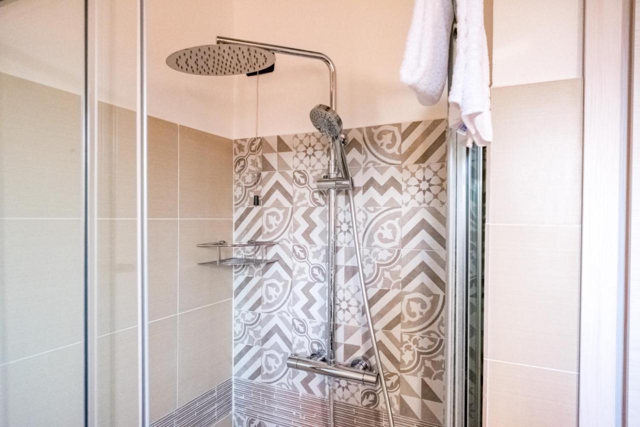 Ferienwohnung Residenza Oleandro Desenzano del Garda Exterior foto