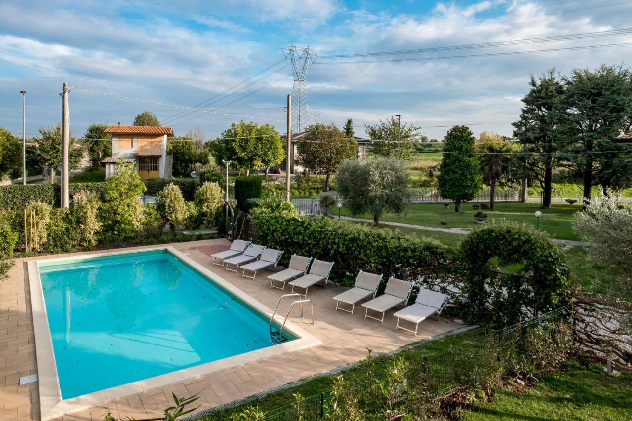 Ferienwohnung Residenza Oleandro Desenzano del Garda Exterior foto