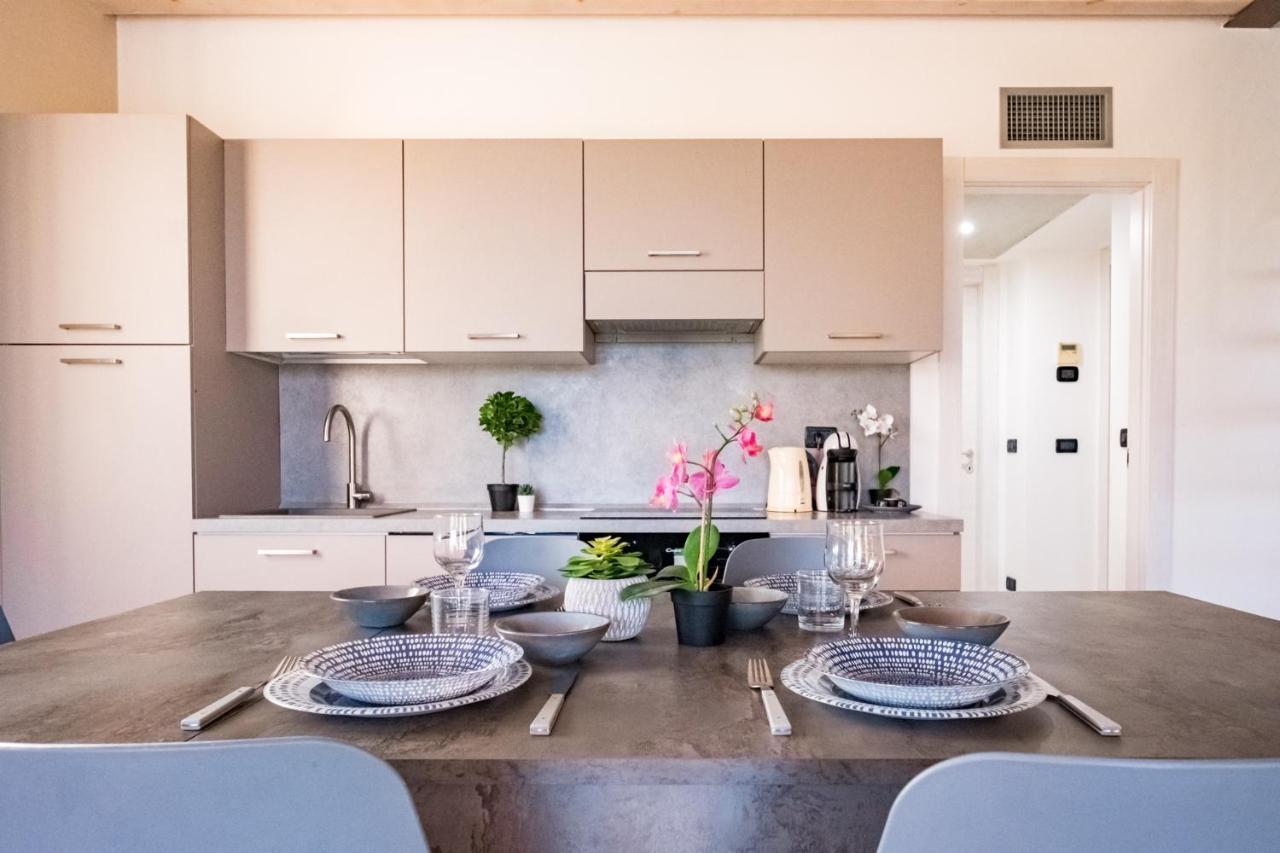 Ferienwohnung Residenza Oleandro Desenzano del Garda Exterior foto