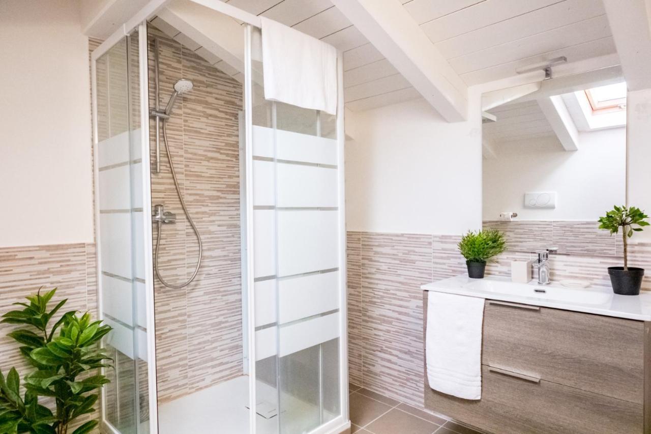 Ferienwohnung Residenza Oleandro Desenzano del Garda Exterior foto