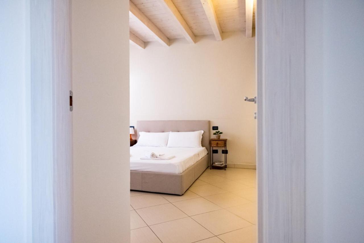 Ferienwohnung Residenza Oleandro Desenzano del Garda Exterior foto